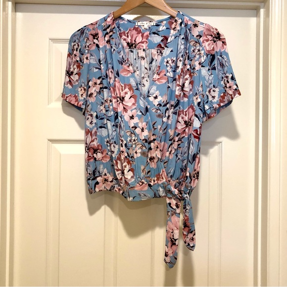 NWOT Willow & Clay Blue Pink Floral Summer Blouse Size Medium - Picture 13 of 14
